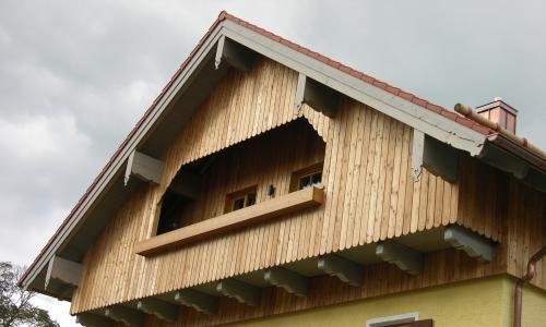 Balkon aus Lärchenholz